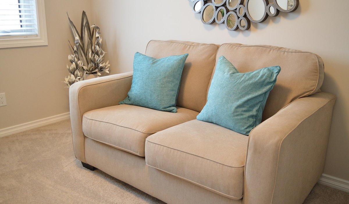 How to style a compact reading corner with comfort